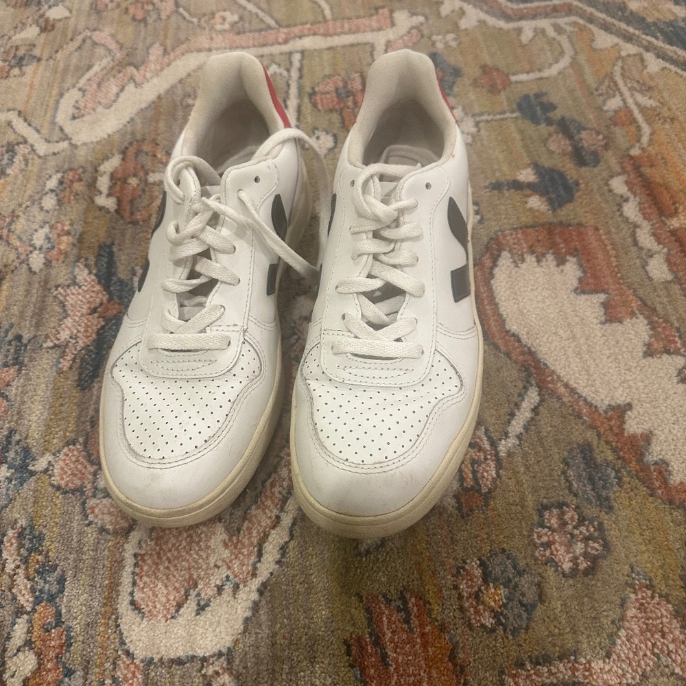 Women's Veja V-10 Low Top Sneakers